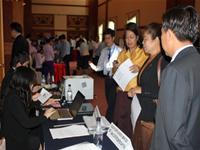 Chứng khoán Lào: “Thời điểm tốt để nhà đầu tư dài hạn mua vào”