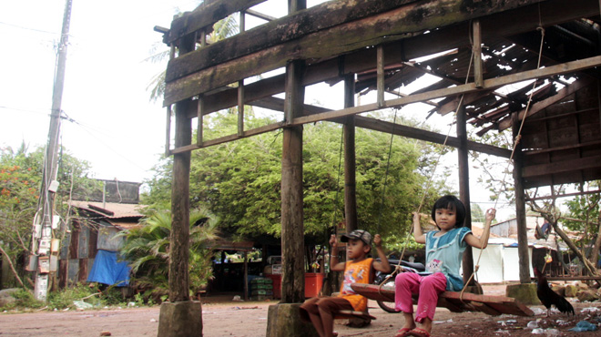 Người dân ở ấp Đường Bào (khu vực Bãi Trường, xã Dương Tơ) sống tạm bợ do khu vực này chờ giải tỏa để làm dự án.