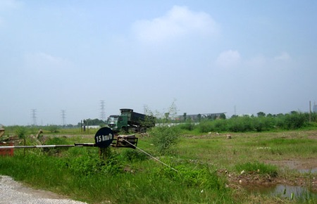 Đến đầu tháng 8/2012, bên trong khuôn viên dự án Gamuda City vẫn là những đám cỏ xanh.