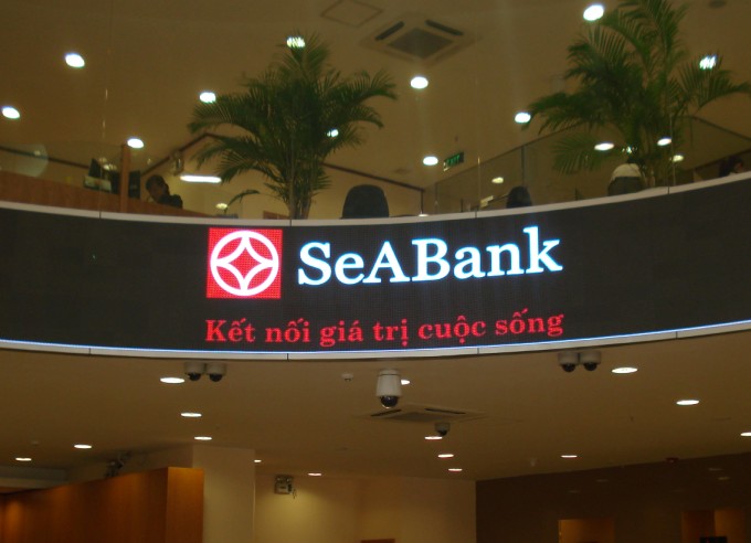 Kê biên nhà cán bộ SeAbank rút ruột tiền tiết kiệm của khách