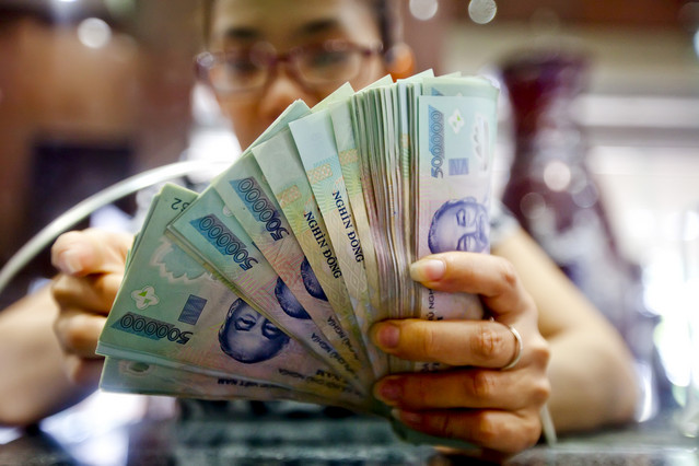 S&P: Rủi ro hệ thống ngân hàng Việt Nam đã giảm