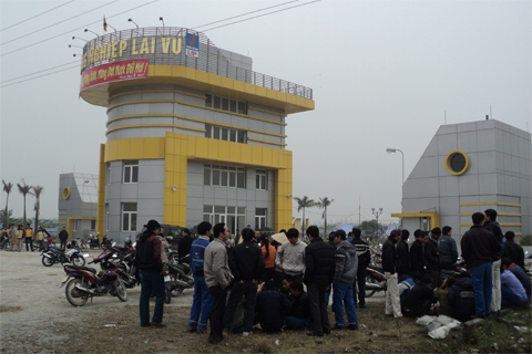 Cấm cửa công nhân Vinashin tại Khu công nghiệp Lai Vu