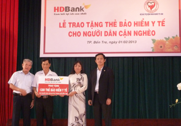 HDBank trao gần 2,000 thẻ BHYT cho người dân Tây Ninh và Bến Tre