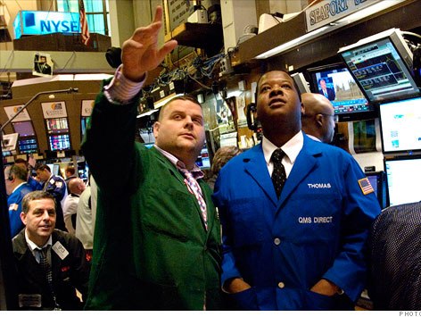 Dow Jones và S&P 500 đổi màu phút chót