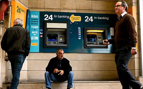 Cyprus thắt chặt an ninh ngày ngân hàng mở cửa