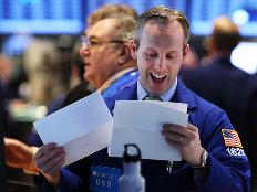 Dow Jones vọt hơn 100 điểm bất chấp thông tin từ Financial Times