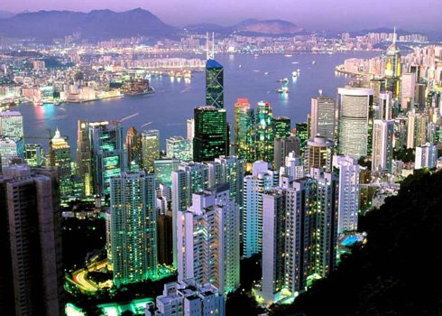 Giá nhà Hong Kong tăng cao, châu Âu giảm nhẹ