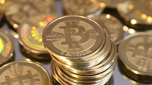 Bitcoin tăng đột biến 107%/tuần, chạm kỷ lục 900 USD trước khả năng được hợp pháp hóa