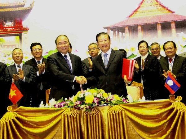 Kim ngạch xuất nhập khẩu Việt-Lào đạt 817 triệu USD