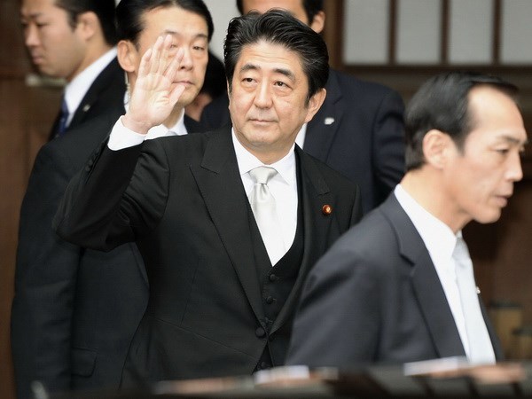 Thủ tướng Nhật khuyến khích các công ty tăng lương