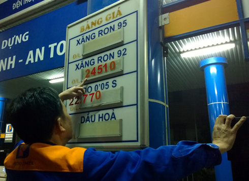 Xăng tăng giá 300 đồng một lít từ 20h ngày 21/02