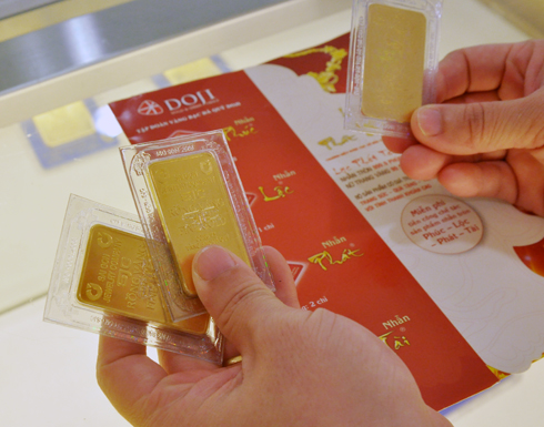 Tỷ giá Vietcombank bật tăng, giá vàng SJC phục hồi