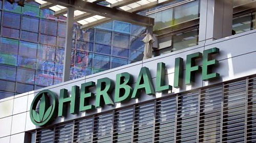 Vì sao tập đoàn bán hàng đa cấp Herbalife bị FBI “sờ gáy”?