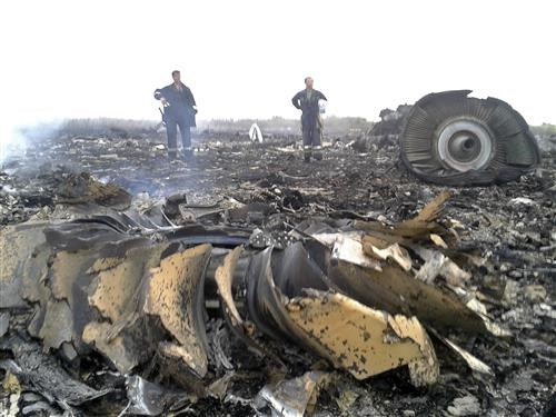 Tìm thấy máy bay Malaysia bốc cháy tại miền Đông Ukraine