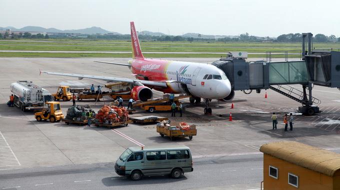 Vụ máy bay đáp "nhầm": Phạt tiền VietJet Air và 9 người liên quan