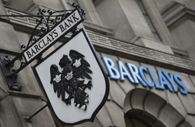 Hai "đại gia" ngân hàng Barclays, Deutsche Bank bị tố trốn thuế