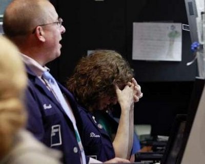 Nga “nhấn chìm” chứng khoán Mỹ, Dow Jones chạm đáy 3 tháng