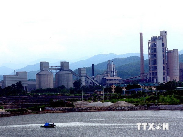 Đề nghị dừng đầu tư nhà máy ximăng, nhiệt điện gần vịnh Hạ Long