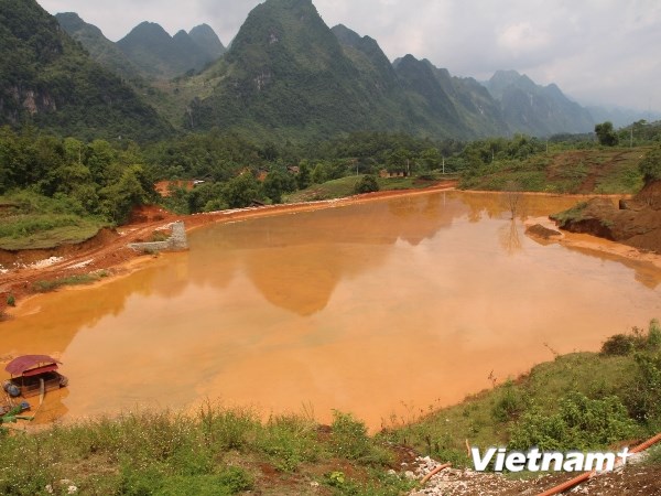 Hiểm họa khai thác khoáng sản: Hồ thải “treo” trên đầu dân