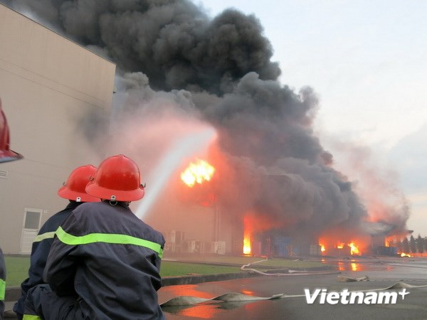 Bình Dương: Dập tắt vụ hỏa hoạn nghiêm trọng tại Công ty Sakata