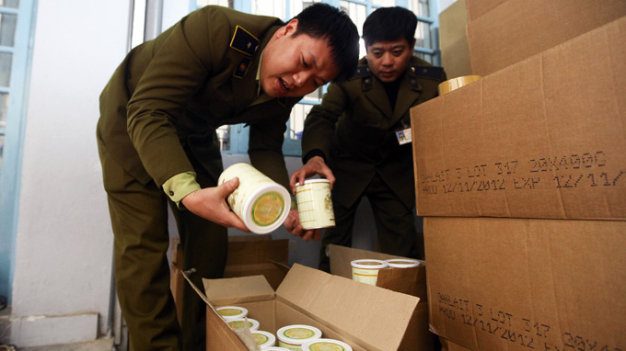 Quản lý thị trường Hà Nội bị kiện vì "sữa dê Danlait"