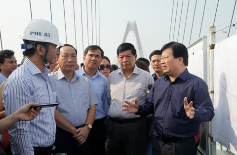 Bộ trưởng Bộ Xây dựng kiểm tra 3 công trình trọng điểm Hà Nội