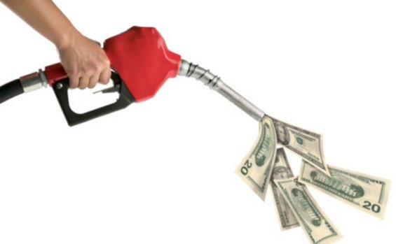 Hai tác động khi xăng dầu giảm giá