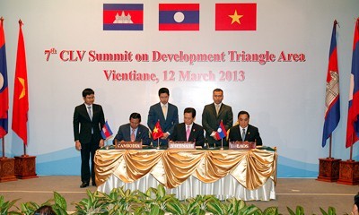 Thủ tướng dự Hội nghị Cấp cao Campuchia-Lào-Việt Nam