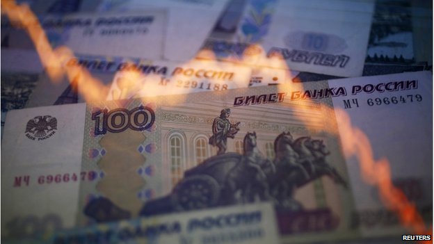 Nga đột ngột nâng mạnh lãi suất lên 17% khi đồng rúp rơi tự do xuống đáy mới