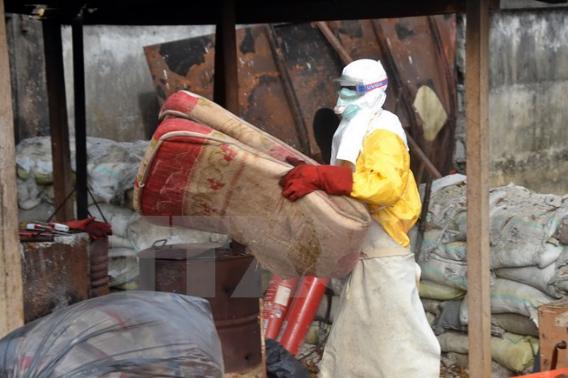 IMF bị chỉ trích gián tiếp góp phần vào sự lây lan của Ebola