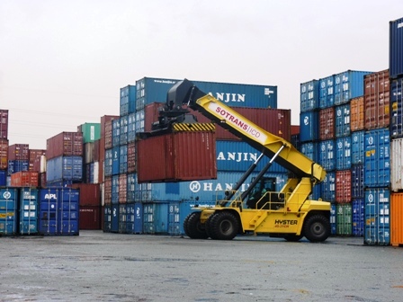 Lượng hàng hóa qua cảng biển TP HCM tăng kỷ lục