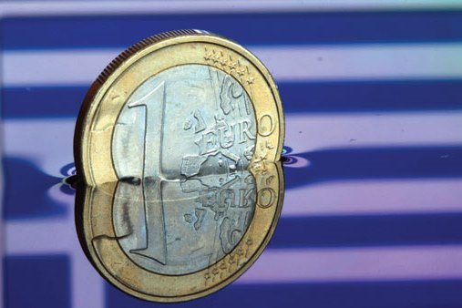 Đồng EUR chìm xuống đáy mới 9 năm