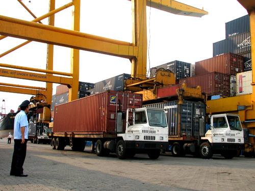 Xuất nhập khẩu kỳ đầu tiên năm 2015 thâm hụt 522 triệu USD