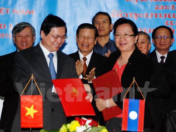 Việt Nam-Lào ký BTA: Xóa bỏ thuế cho hơn 95% mặt hàng