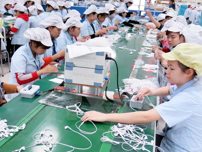 Lần đầu tiên Việt Nam đứng đầu thị trường gia công thế giới