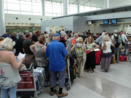 Cả triệu khách bị ảnh hưởng vì sửa sân bay Tân Sơn Nhất