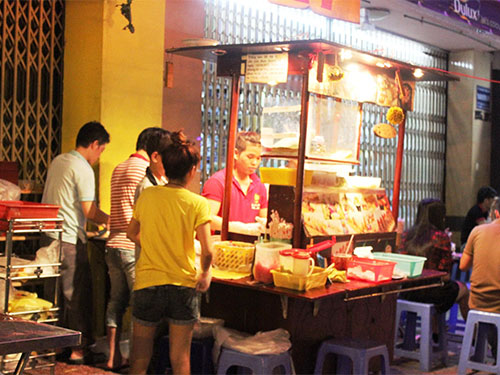 Hàng Thái, Nhật ngập thị trường: Từ nhà hàng tràn xuống vỉa hè
