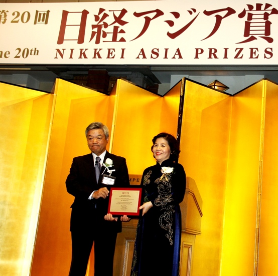 Bà Mai Kiều Liên được nhận giải Nikkei châu Á