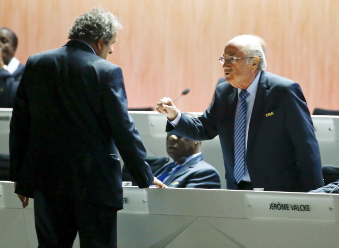 “Làm sạch” FIFA thế nào khi Blatter từ chức?