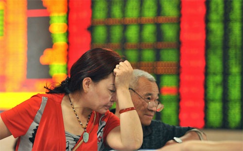 Hàng trăm công ty Trung Quốc ngừng giao dịch cổ phiếu