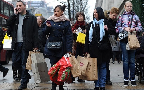 Lạm phát của Anh trở lại mức 0% nhờ giá quần áo, thực phẩm giảm