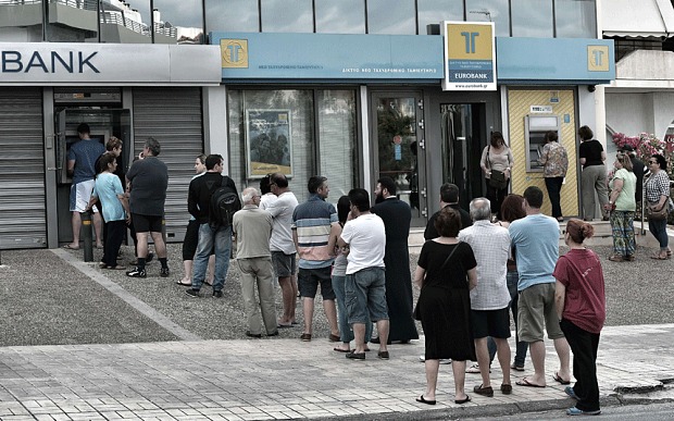 Hy Lạp rón rén mở lại ngân hàng