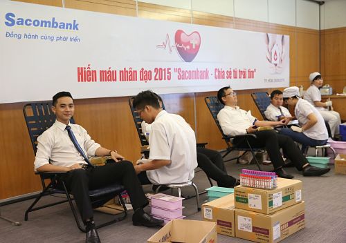 Gần 1,000 đơn vị máu được tiếp nhận tại chương trình "Sacombank - Chia sẻ từ trái tim"