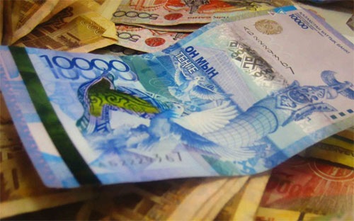 Kazakhstan thả nổi tỷ giá, đồng tiền sụt 23%
