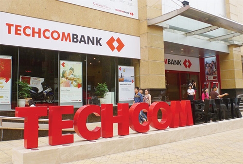 Techcombank “mượn uy” chính quyền để kéo khách hàng?