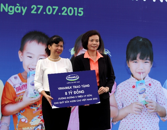 Năm 2015, Vinamilk dành 8 tỷ đồng cho Quỹ sữa “Vươn Cao Việt Nam”