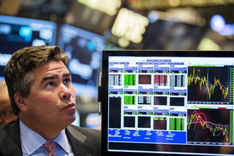 Dow Jones vọt hơn 300 điểm trước kỳ vọng Fed hoãn nâng lãi suất
