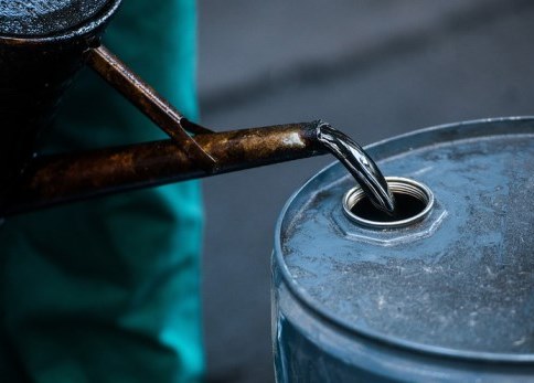 Xăng dầu đồng loạt tăng mạnh trước tình trạng gián đoạn tại Brazil và Libya