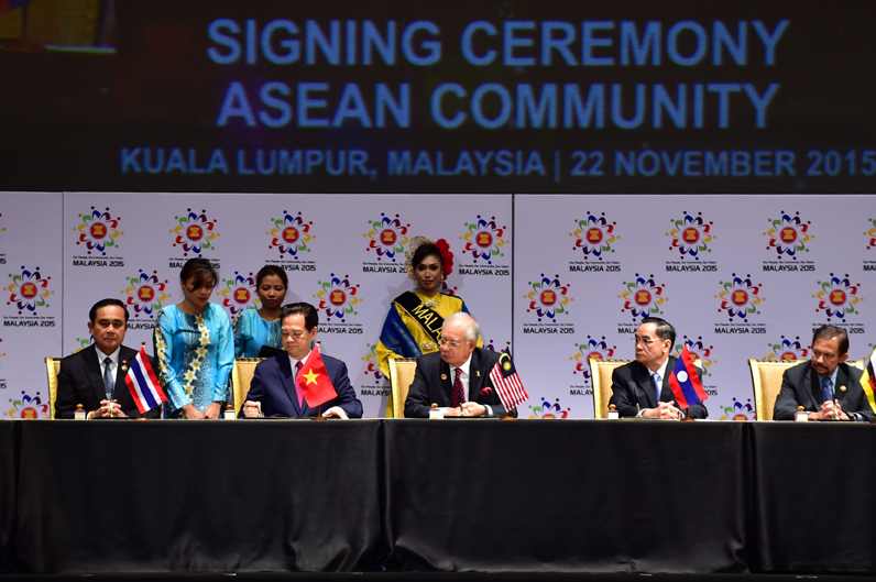 Chính thức thành lập Cộng đồng ASEAN