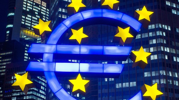 ECB có thể bơm thêm cho châu Âu 500 tỷ EUR